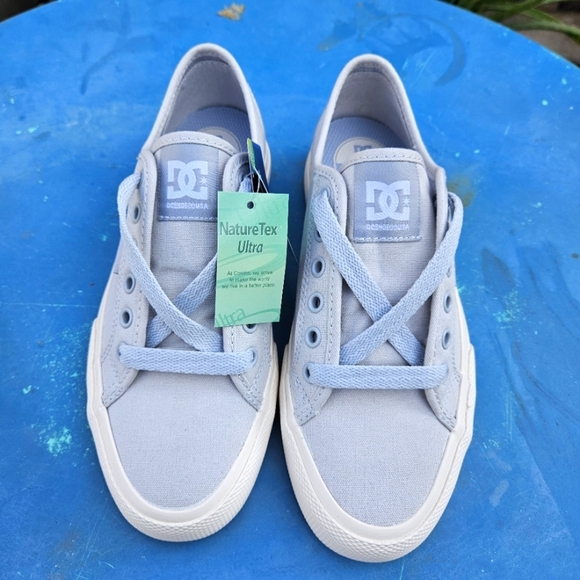 DC Women's Canvas Shoes Size 5 - Picture 6 of 16